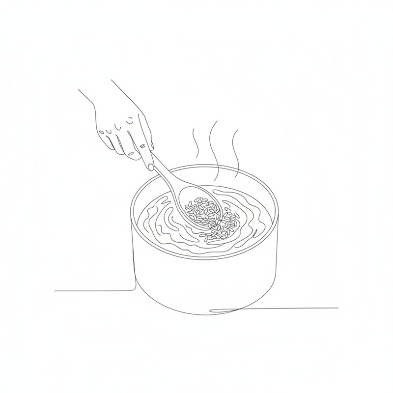 Illustrasjon: skylt ris røres inn i den tykke tomatsausen med en tresleiv